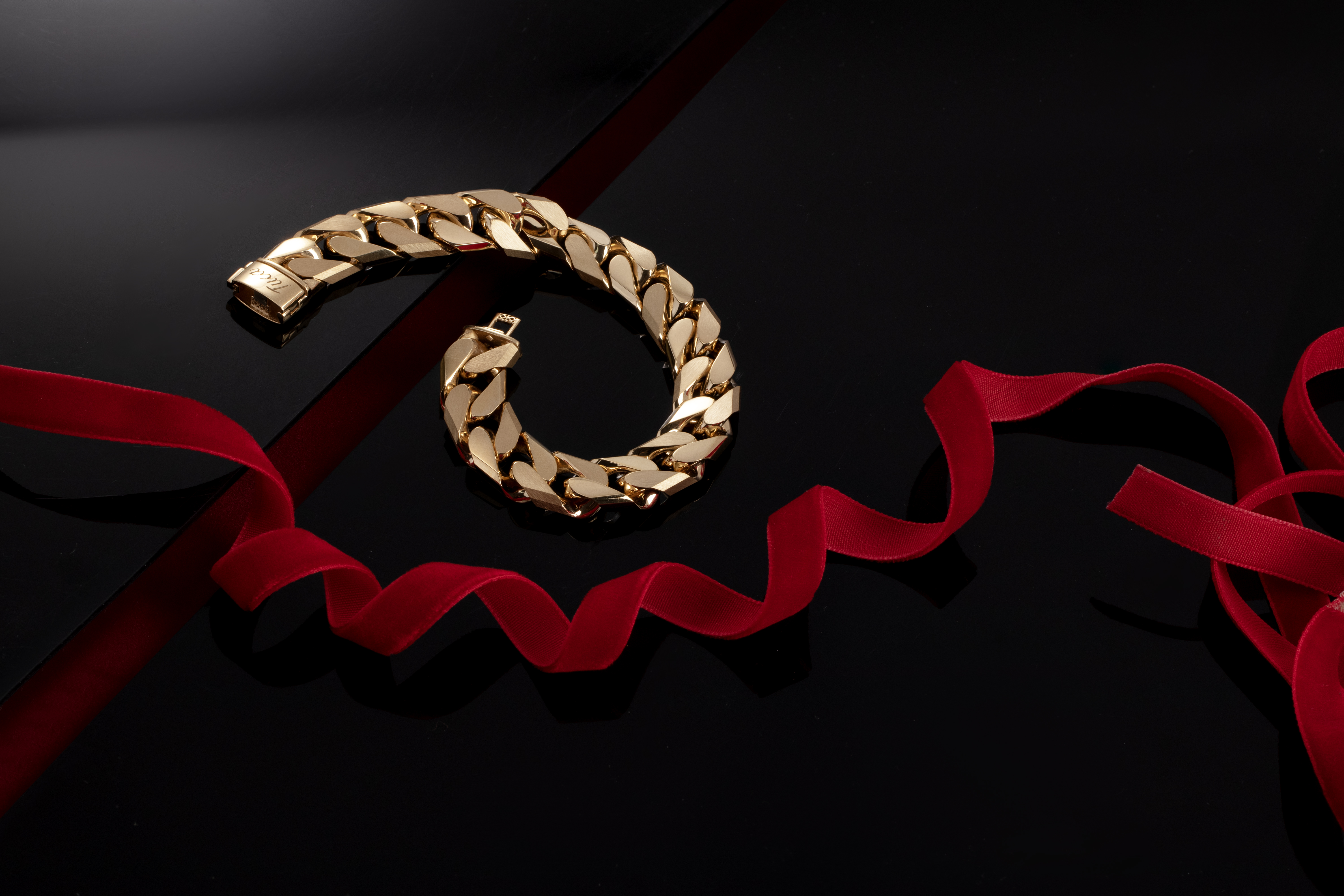 راهنمای انتخاب دستبند طلا متناسب با استایل های مختلف